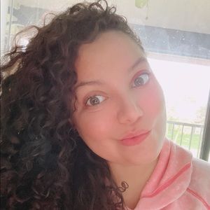 Meet your Posher, Liz